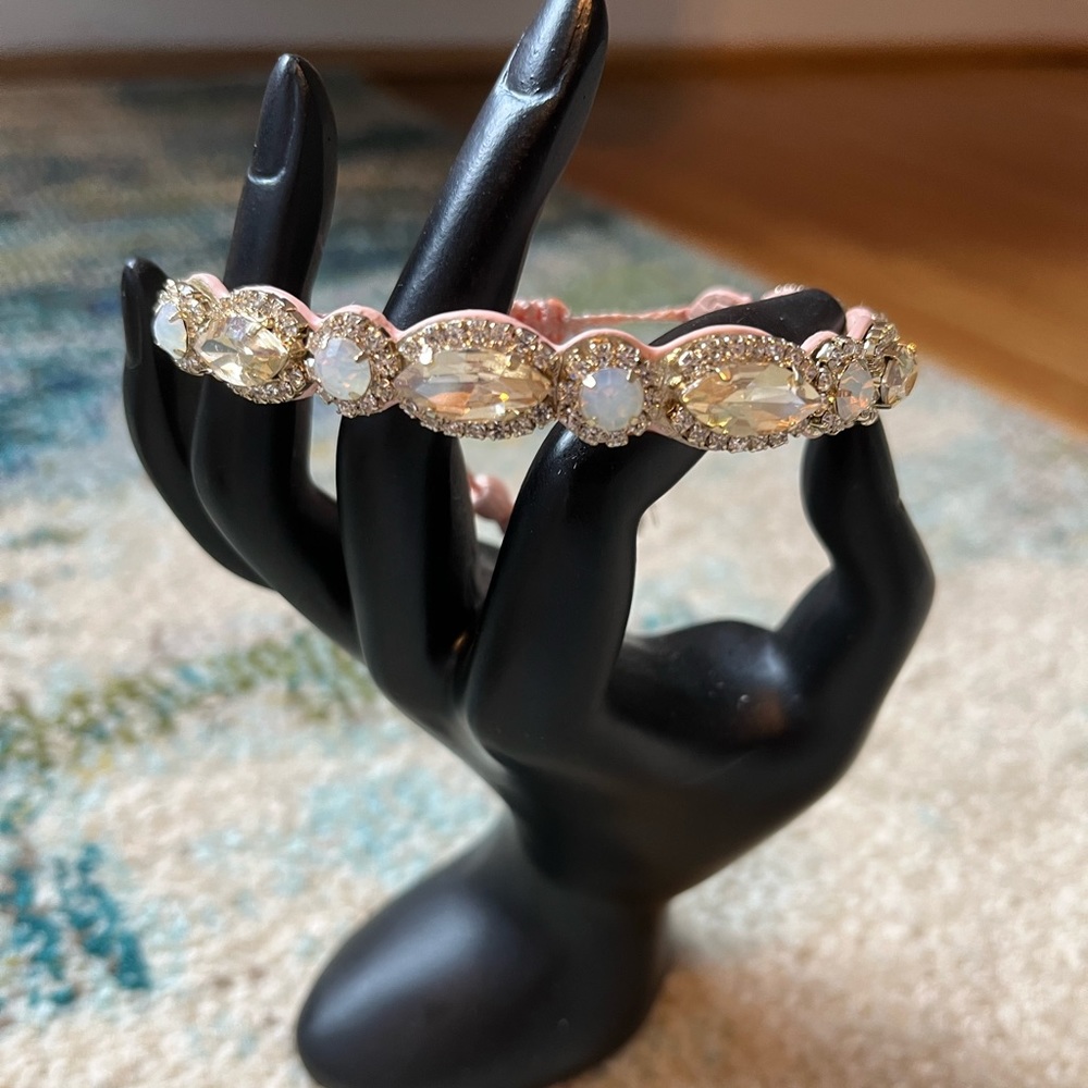 Jolie statement bracelet